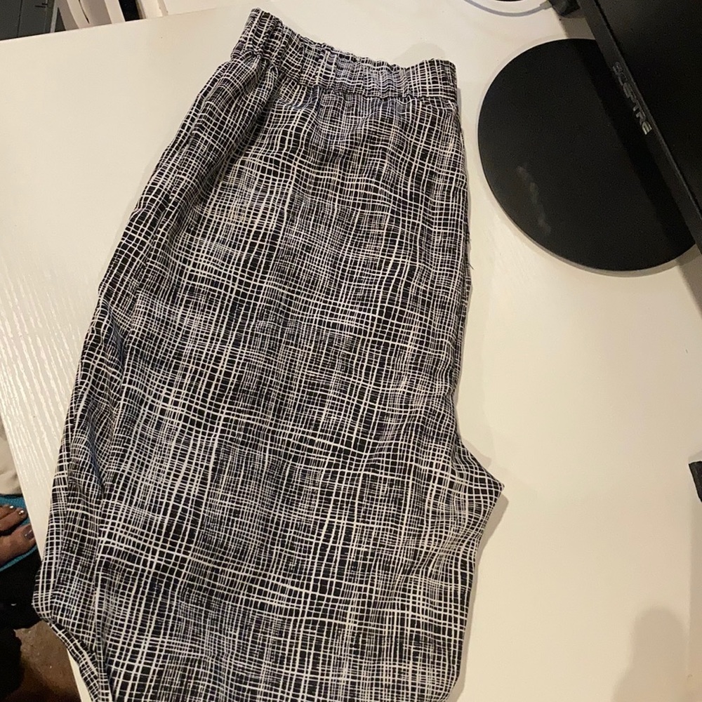 Covington pants size small. Perfect for the office